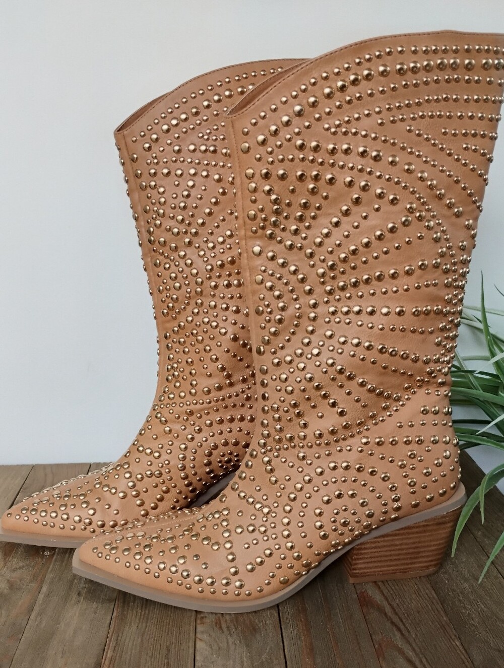 Billini Yori Studded Boot in Camel SIZE 6 NEW WITH TAGS